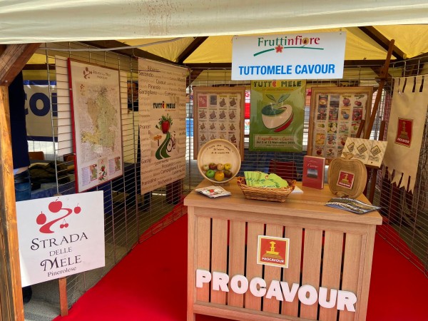 TUTTOMELE e la Procavour  di Cavour  ospiti di FRUTTINFIORE  a Lagnasco