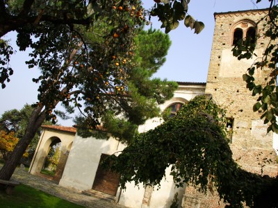 0001 - Raccolta: Cavour e dintorni / Abbazia di Santa (Ph. S. Miletto)