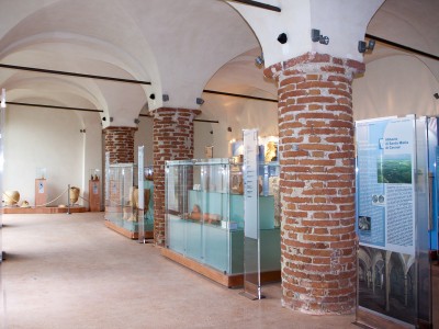 0001 - Raccolta: Cavour e dintorni / Museo Caburrum presso Abbazia S. Maria (Ph. M. Susinni)