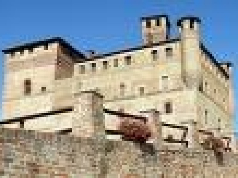43 - Fu una delle proprieta' dei Marchesi Benso di Cavour: il Castello di Grinzane