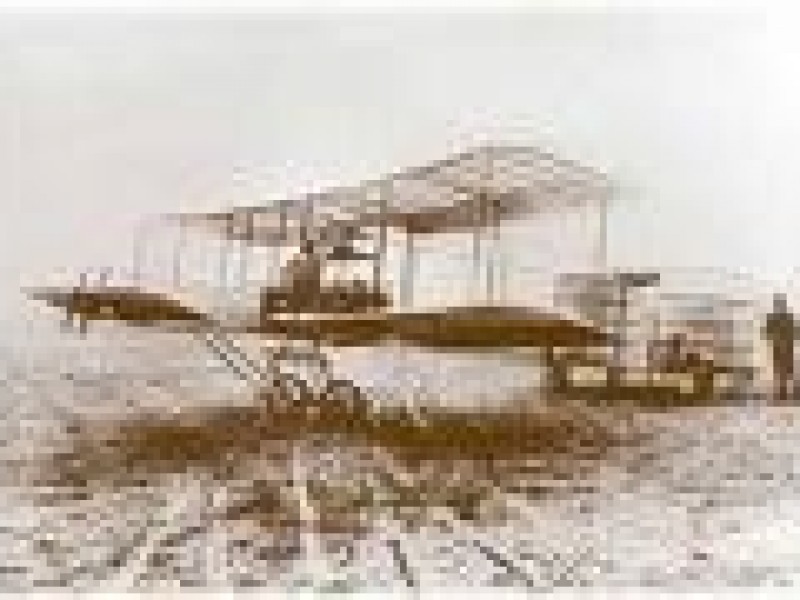 44 - Con Giolitti a Cavour, Leonino da Zara, ideatore nel 1909 del 1° aereoporto privato in Italia.